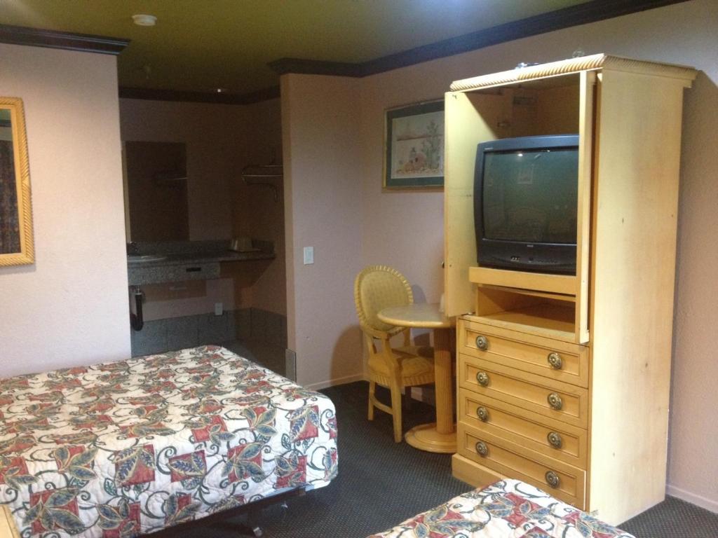 All 8 Motel Azusa Room photo